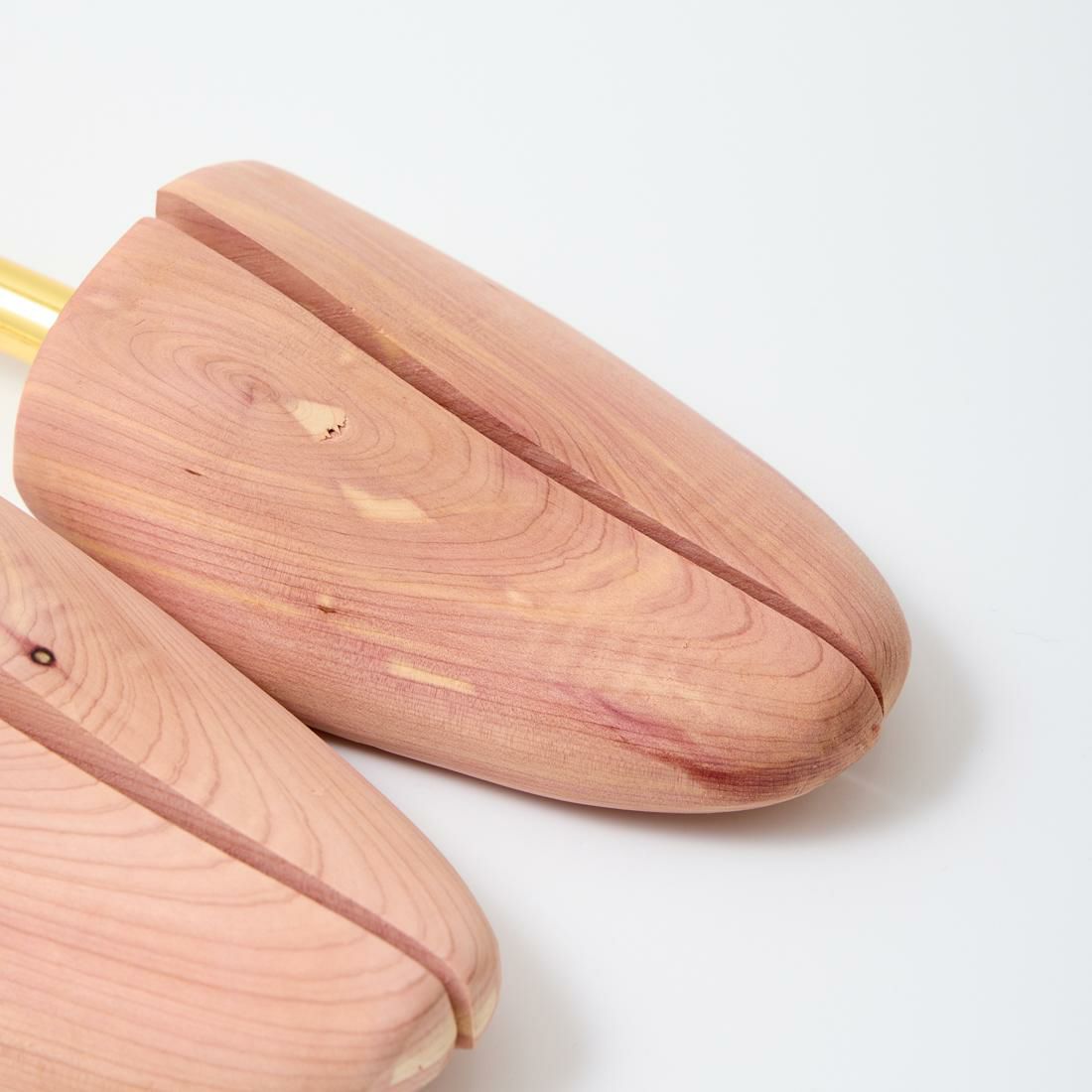 レッドシダーを使用したオールデン純正のシューツリー