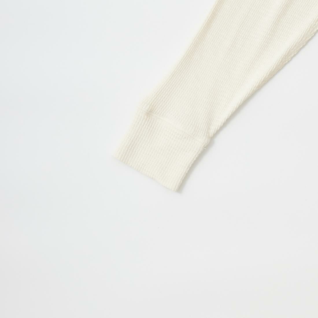 RRL(ﾀﾞﾌﾞﾙｱｰﾙｴﾙ)のワッフル素材を使用したヘンリーネックのカットソーの生地感