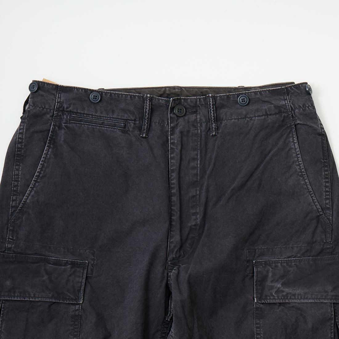 RRL(ﾀﾞﾌﾞﾙｱｰﾙｴﾙ)で定番モデルとなっているカーゴパンツの裾