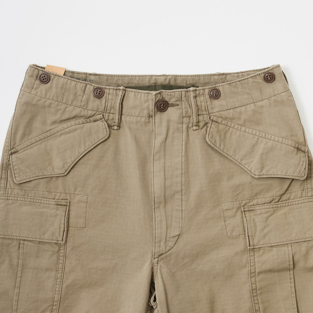 ストーンウォッシュ加工が施されているRRL(ﾀﾞﾌﾞﾙｱｰﾙｴﾙ)らしいカーゴショーツ