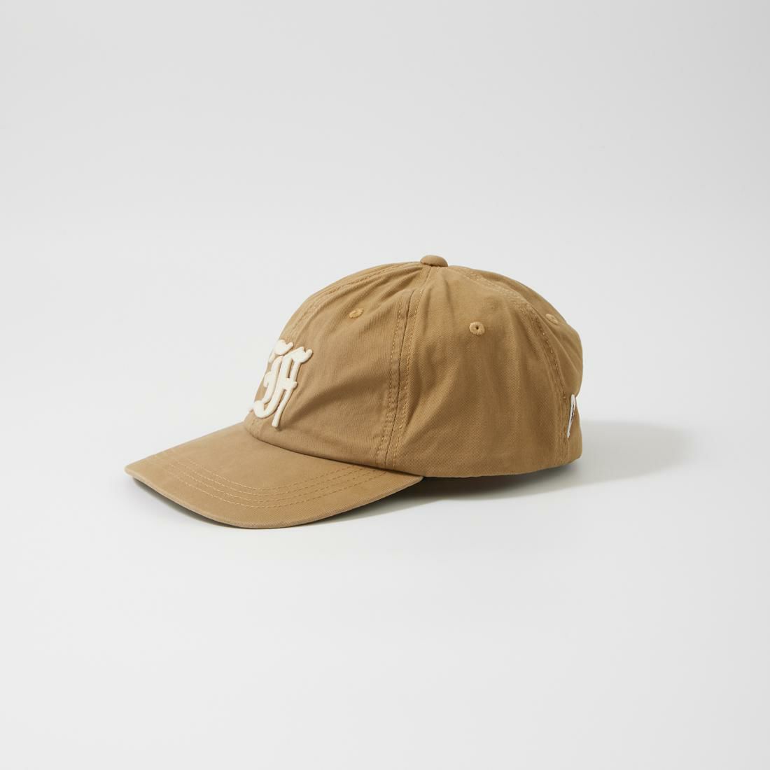 フェルコの使いやすいタンカラーキャップ、Ｆロゴがワンポイント