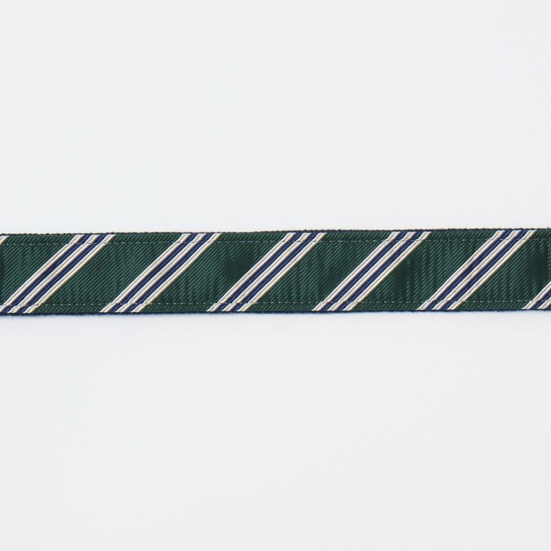 コットンキャンバスの上にシルクのネクタイが装飾されたベルト