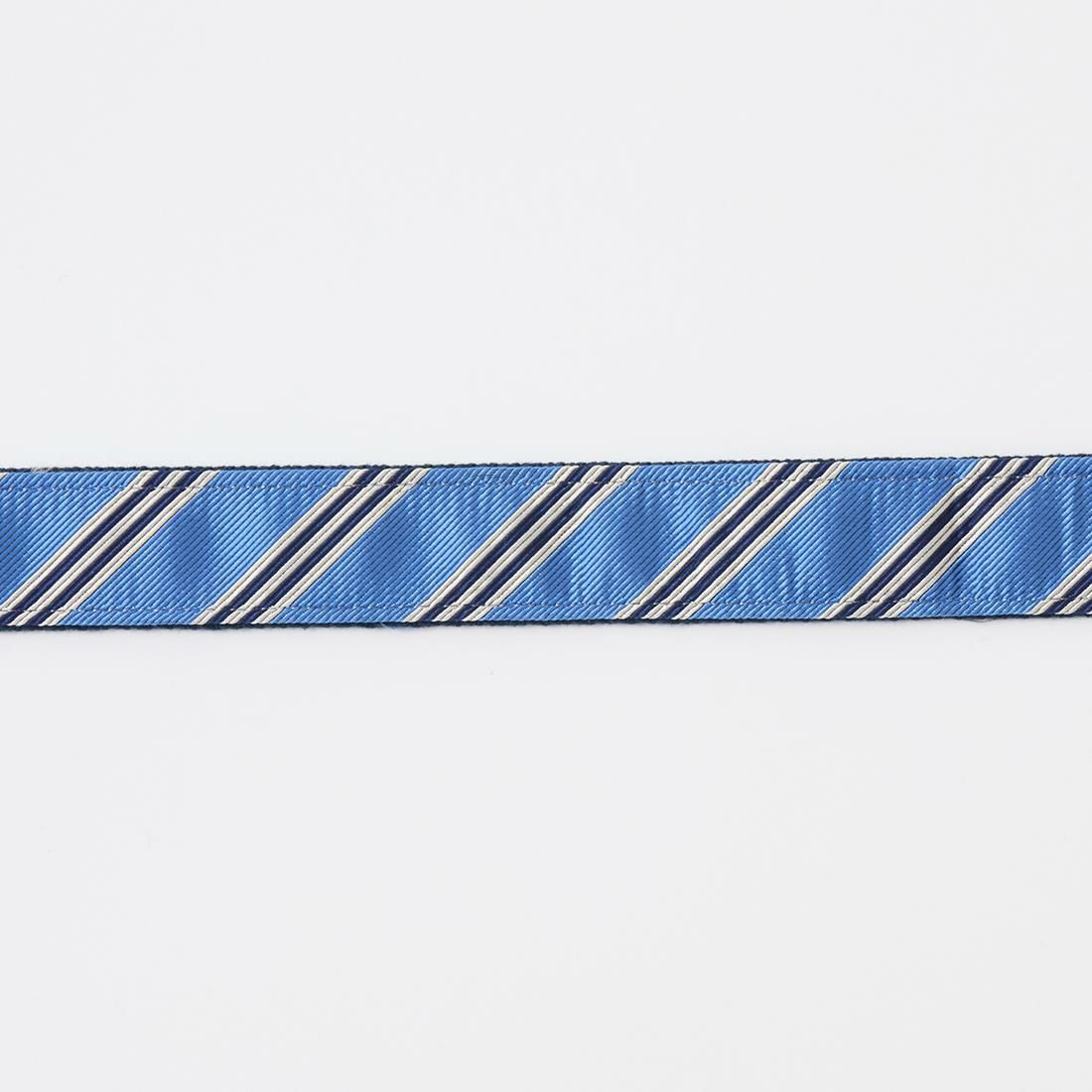 コットンキャンバスの上にシルクのネクタイが装飾されたベルト