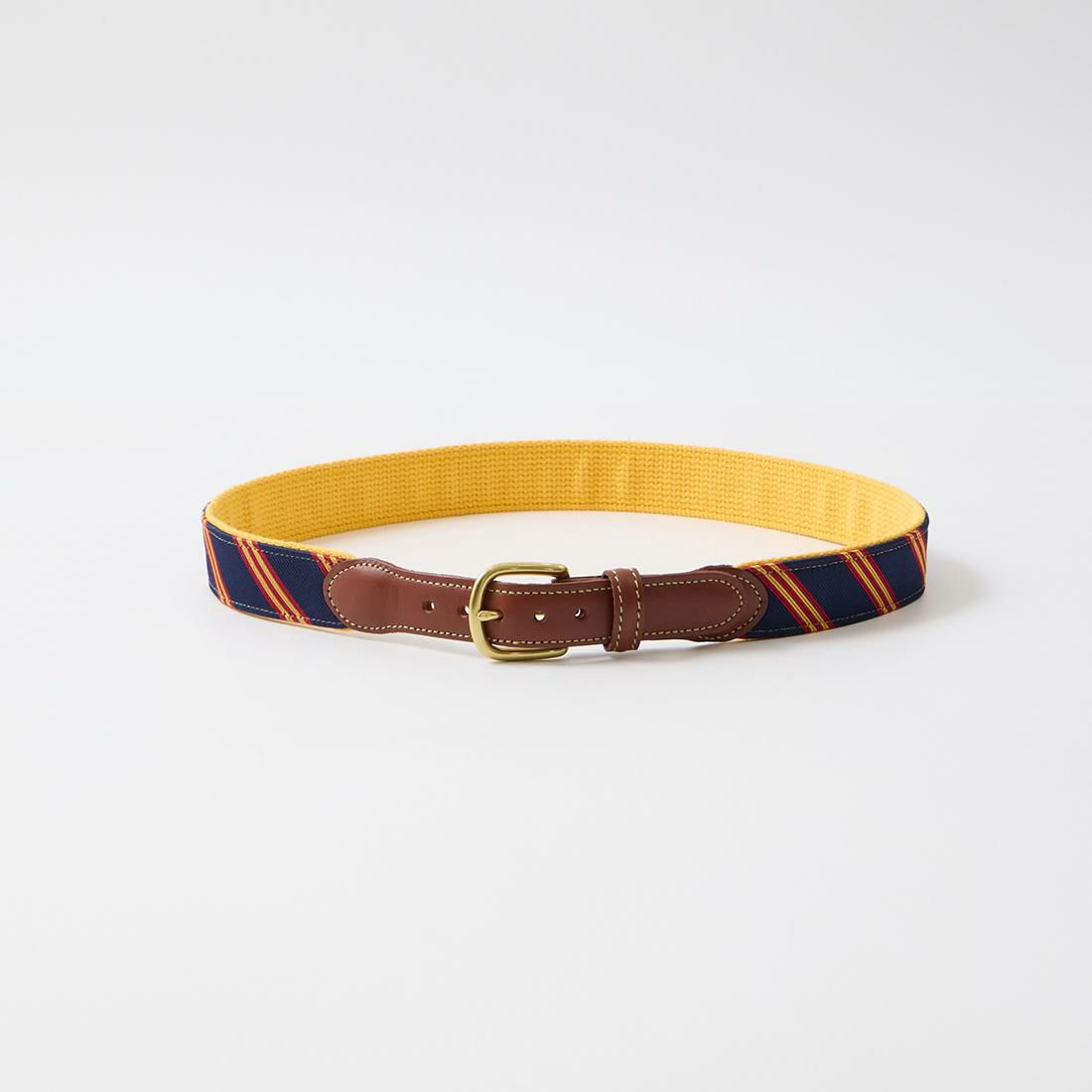 コットンキャンバスの上にシルクのネクタイが装飾されたベルト