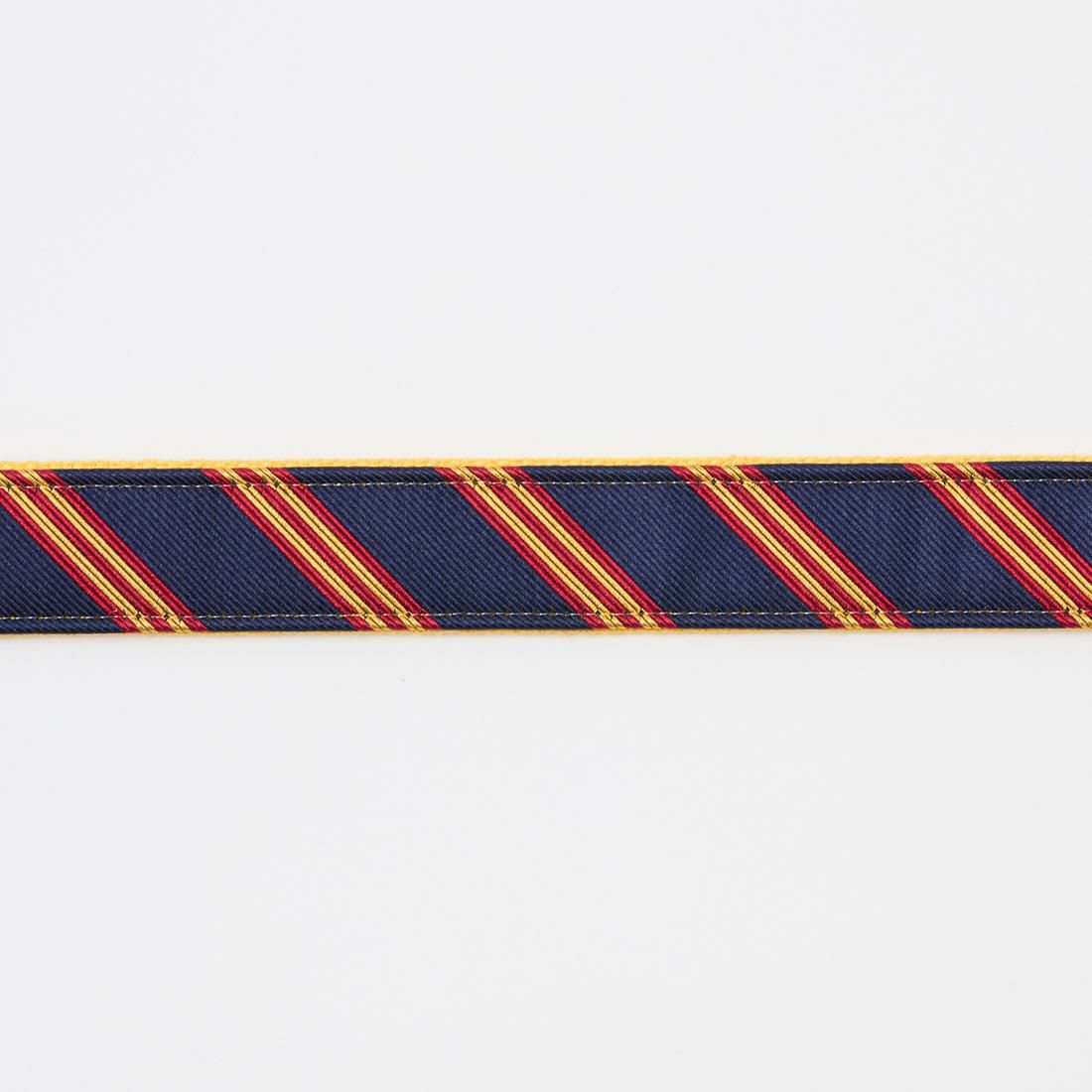 コットンキャンバスの上にシルクのネクタイが装飾されたベルト