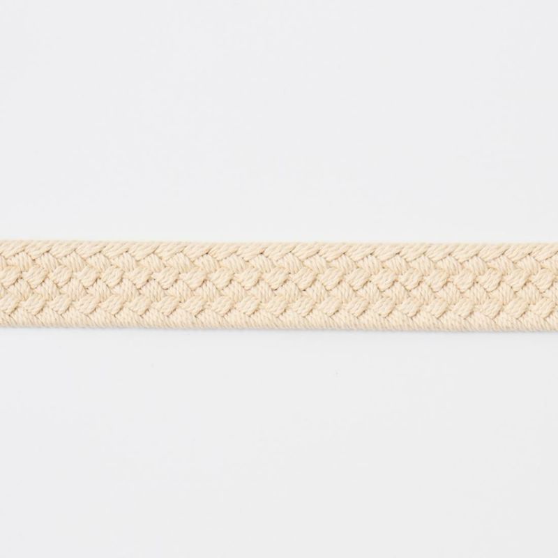 コットンキャンバスを使用した編み込み模様が特徴的なベルト